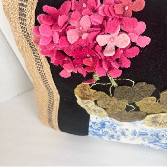 Hand-made burlap/3-D geranium in pot pillow - Picture 4 of 8